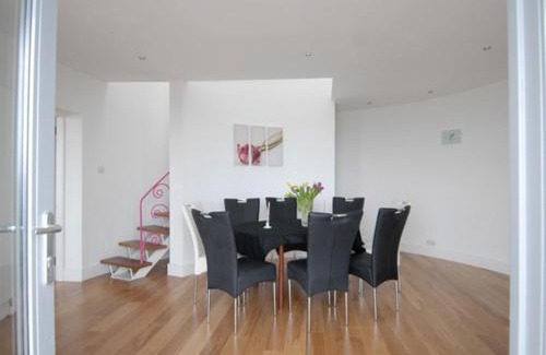 Ayr House | Island View