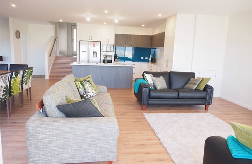 Riverside House | Island View House, AUGUST VOUCHER SPECIAL! Family friendly, beautiful views!