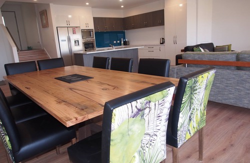 Riverside House | Island View House, AUGUST VOUCHER SPECIAL! Family friendly, beautiful views!