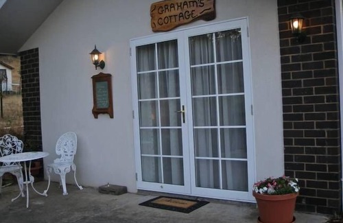 Riverside Cottage | Island Views-Graham's Cottage Country Style