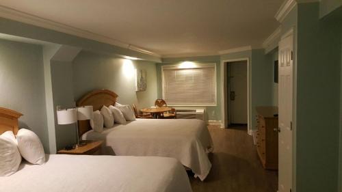 Emerald Isle Hotel | Islander Hotel & Resort