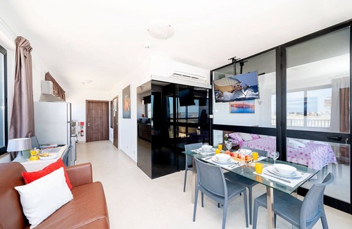Qawra Apartment | Islet Promenade Seafront Penthouse with Hot Tub
