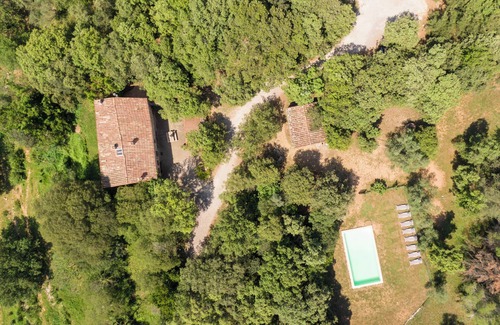 Beuda Cottage | Isolated rural apartments with huge garden and private pool