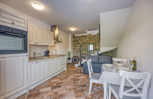 Koper Apartment | Istrian Casa Pr Marici Relaxing Vineyard, Koper, Slovenia
