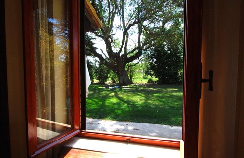 Montorsaio Apartment | Tuscan farmhouse between nature and contemporary art