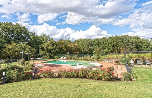 Castroncello Villa | Villa in Castroncello with 6 bedrooms sleeps 12