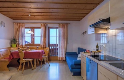 Cortina Sulla Strada del Vino Apartment | Winery Hofer Hof - CA. TRAMINER