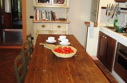 Monte San Savino Villa | Beautiful Tuscan Country Villa - Pool - Pizza Oven - Gourmet Kitchen