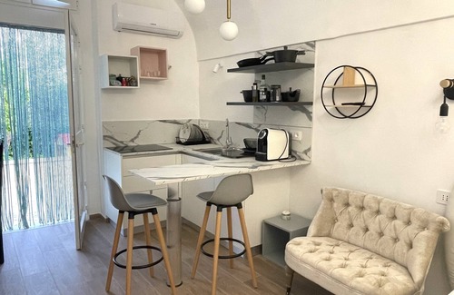 Monte Sant'Angelo Apartment | Orchid Gargano 5minutes from Mattinata garden and common parking lot