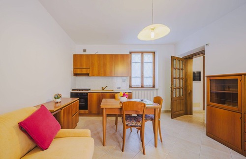 Querceta House | Beautiful private villa for 10 people with A/C, WIFI, TV, patio and parking