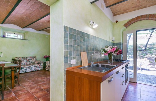 Rosignano Marittimo Villa | Nice apartment in villa for 17 guests with pool, TV, pets allowed and parking