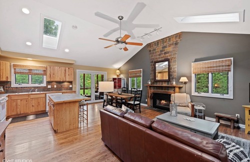Harbert Cottage | 'It's a Dog's Life" - Unleash Your Fun Here!