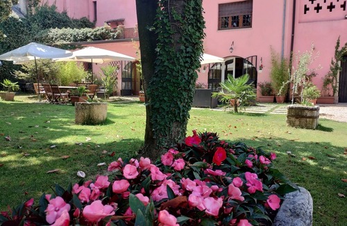 Salionze House | Close to Lake Garda on bike path. Large portion of villa with garden