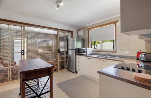 Witta House | Italian Meal first night & pet friendly!