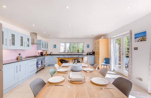 Itchenor House | Itchenor House - Four Bedroom House, Sleeps 8