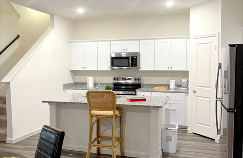 Weston House | Ivana Lodge 3-Bed Room, 3-Bath Retreat