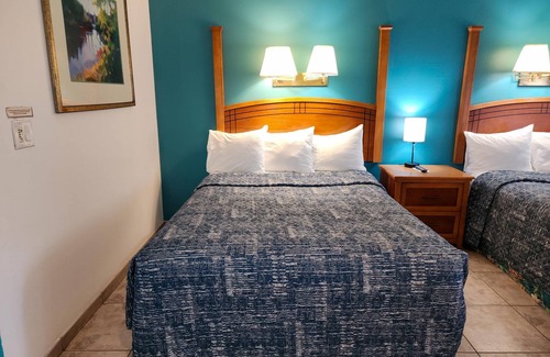 Everglades City Hotel | Ivey House Hotel - Queen Room