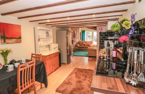 Sleaford Cottage | IVY HOUSE BARN, pet friendly, character holiday cottage in Heckington