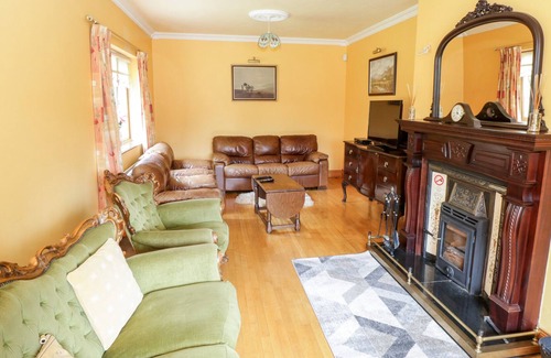 Gurteen Cottage | IVY HOUSE, family friendly, with open fire in Boyle, County Roscommon