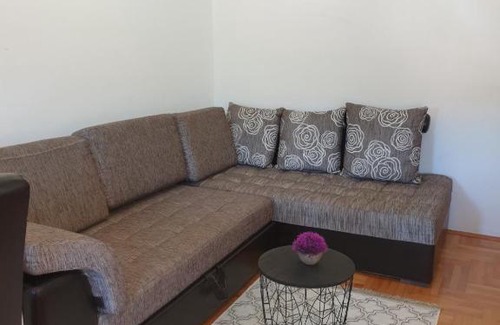 Trebesinj Apartment | Izdajem studio - apartman