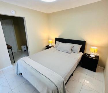 Snow Hill Apartment | Izzy Room - Ferdie's Place