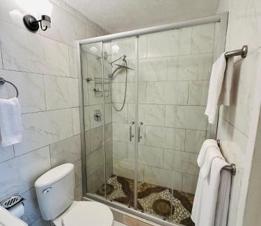Snow Hill Apartment | Izzy Room - Ferdie's Place