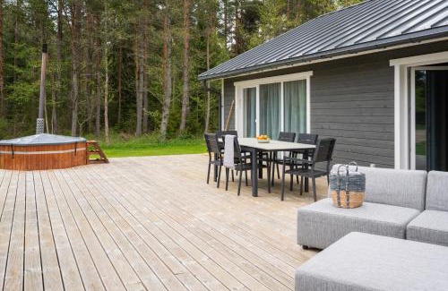 Hiiu House | Jõeranna Pond House