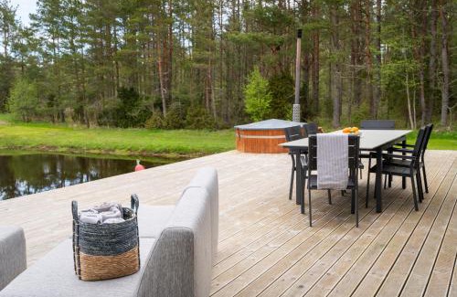 Hiiu House | Jõeranna Pond House