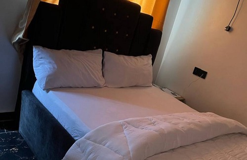 Uyo Hotel | J CLAY HOTELS AND SUITES