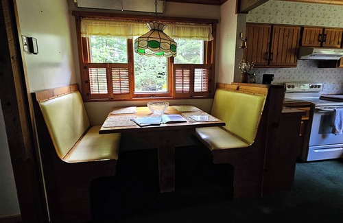 Russell Cabin | J&D Hand Crafted Cabin