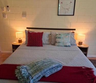 Cooktown House | J & Ella's Holiday House - 2 Bedroom, 3 Beds, 2 Bathroom, 4 or 5 Guests