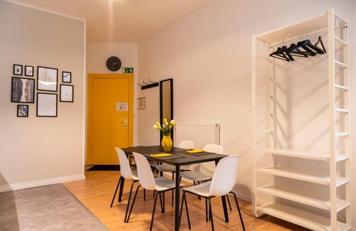 Halensee Apartment | [J.HR] Ku'damm style +A/C +rain-shower +U-station