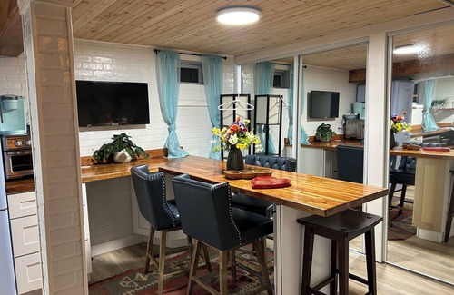 West Hartford Apartment | J Suite - Cozy Studio Apartmentnn