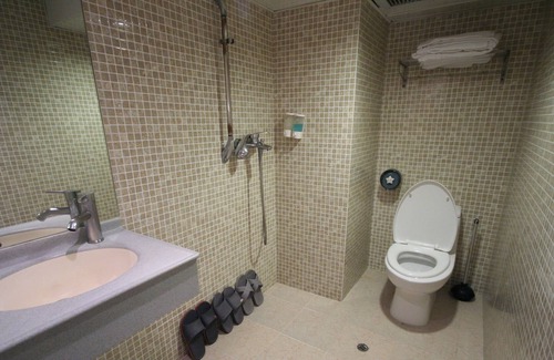 Kwun Chung Apartment | J03.Family Room, Jordan, near metro,