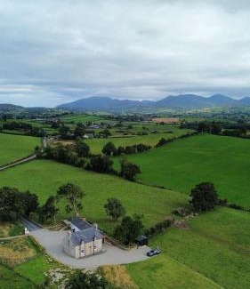Newry House | Jackdaw Cottage