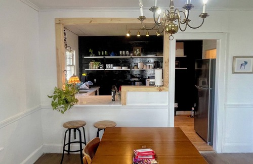 Middletown House | Jackson's House, mid-century modern retreat. Central location, spacious home