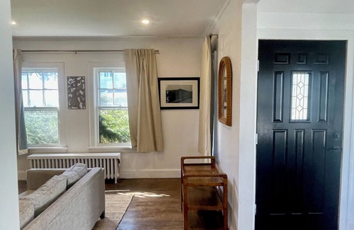 Middletown House | Jackson's House, mid-century modern retreat. Central location, spacious home