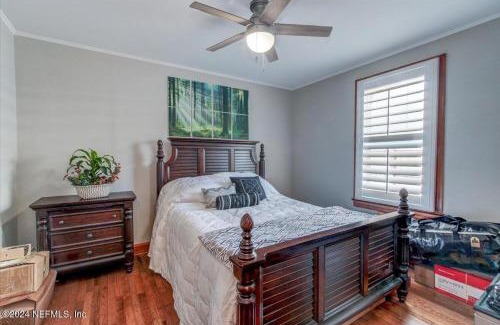 Fairfax House | Jacksonville Hideaway Modern Pet-Friendly