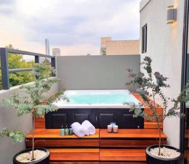 Del Valle Apartment | Jacuzzi para momentos especiales con AC