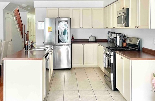 Ajax House | Jacuzzi Tub+Office+Movie Theatre+Balcony+Parking