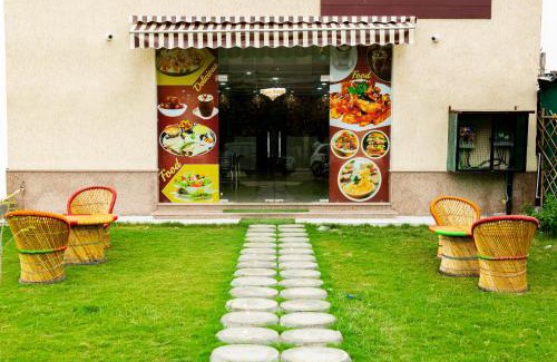 Knowledge Park III Hotel | Jagdambey Hotel
