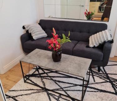 Staple Hill Apartment | jAH LODGE BRSITOL BIG HOUSE STAY FREE PARKING 20 PERCENT OFF WEEKLY MONTHLY STAY BUSINESS CONTRACTOR STUDENTS RELOCATIONS 5BED
