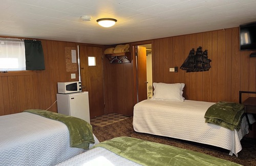 White Lake Hotel | Jake's Corner Motel