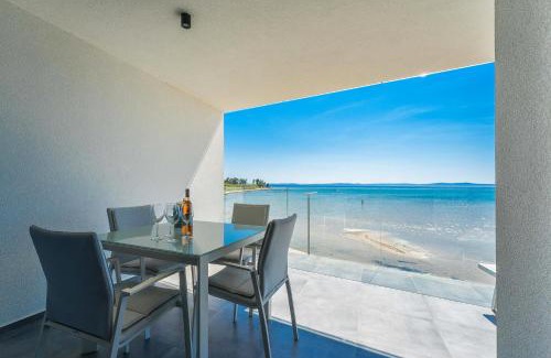 Privlaka Apartment | JamC Dream Familientraum direkt am Meer mit beheiztem Pool