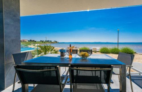 Privlaka Apartment | JamC Dream Familientraum direkt am Meer mit beheiztem Pool