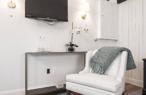 Old Saybrook Center Bed & Breakfast | James Pharmacy Bed & Breakfast