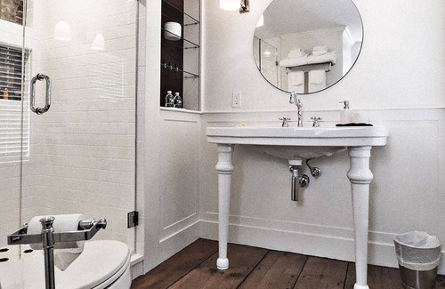 Old Saybrook Center Bed & Breakfast | James Pharmacy Bed & Breakfast