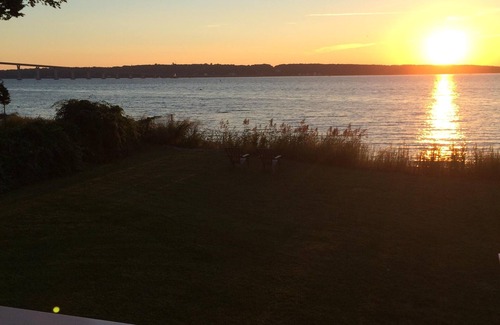 Jamestown Shores House | Jamestown Shores Waterfront Beachfront w/Mooring And Sunset Views