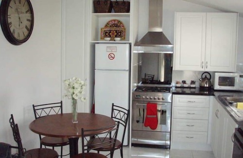 Warrnambool Cottage | ".JAMIESON COTTAGE.a couples retreat"