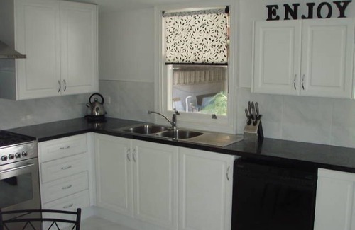 Warrnambool Cottage | ".JAMIESON COTTAGE.a couples retreat"